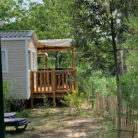 Envie D Un Break De Paysages Sauvages Et De Nature Ce Mobile Neuf Confort Climatise Idealement Situe Au Bord De L Eau Dans Un 4 Etoiles Vous Attend Pour Un Week End Quelques Jours Ou Des En Famille キャンプ場