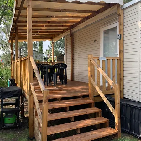 キャンプ場 Envie D Un Break De Paysages Sauvages Et De Nature Ce Mobile Neuf Confort Climatise Idealement Situe Au Bord De L Eau Dans Un 4 Etoiles Vous Attend Pour Un Week End Quelques Jours Ou Des En Famille Lège-Cap-Ferret