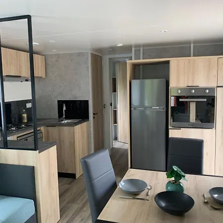 Envie D Un Break De Paysages Sauvages Et De Nature Ce Mobile Neuf Confort Climatise Idealement Situe Au Bord De L Eau Dans Un 4 Etoiles Vous Attend Pour Un Week End Quelques Jours Ou Des En Famille Lège-Cap-Ferret