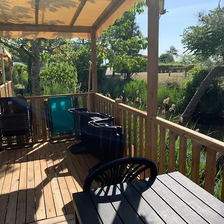 Envie D Un Break De Paysages Sauvages Et De Nature Ce Mobile Neuf Confort Climatise Idealement Situe Au Bord De L Eau Dans Un 4 Etoiles Vous Attend Pour Un Week End Quelques Jours Ou Des En Famille Lège-Cap-Ferret