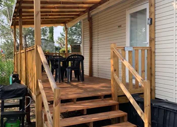 Кемпинг Envie D Un Break De Paysages Sauvages Et De Nature Ce Mobile Neuf Confort Climatise Idealement Situe Au Bord De L Eau Dans Un 4 Etoiles Vous Attend Pour Un Week End Quelques Jours Ou Des En Famille Леж-Кап-Ферре